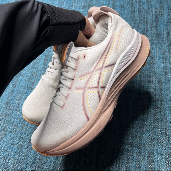 Asics Gel Kayano 32 Running Shoes in White Orange Glow Women's Size 9.5 WIDE - Picture 4 of 9